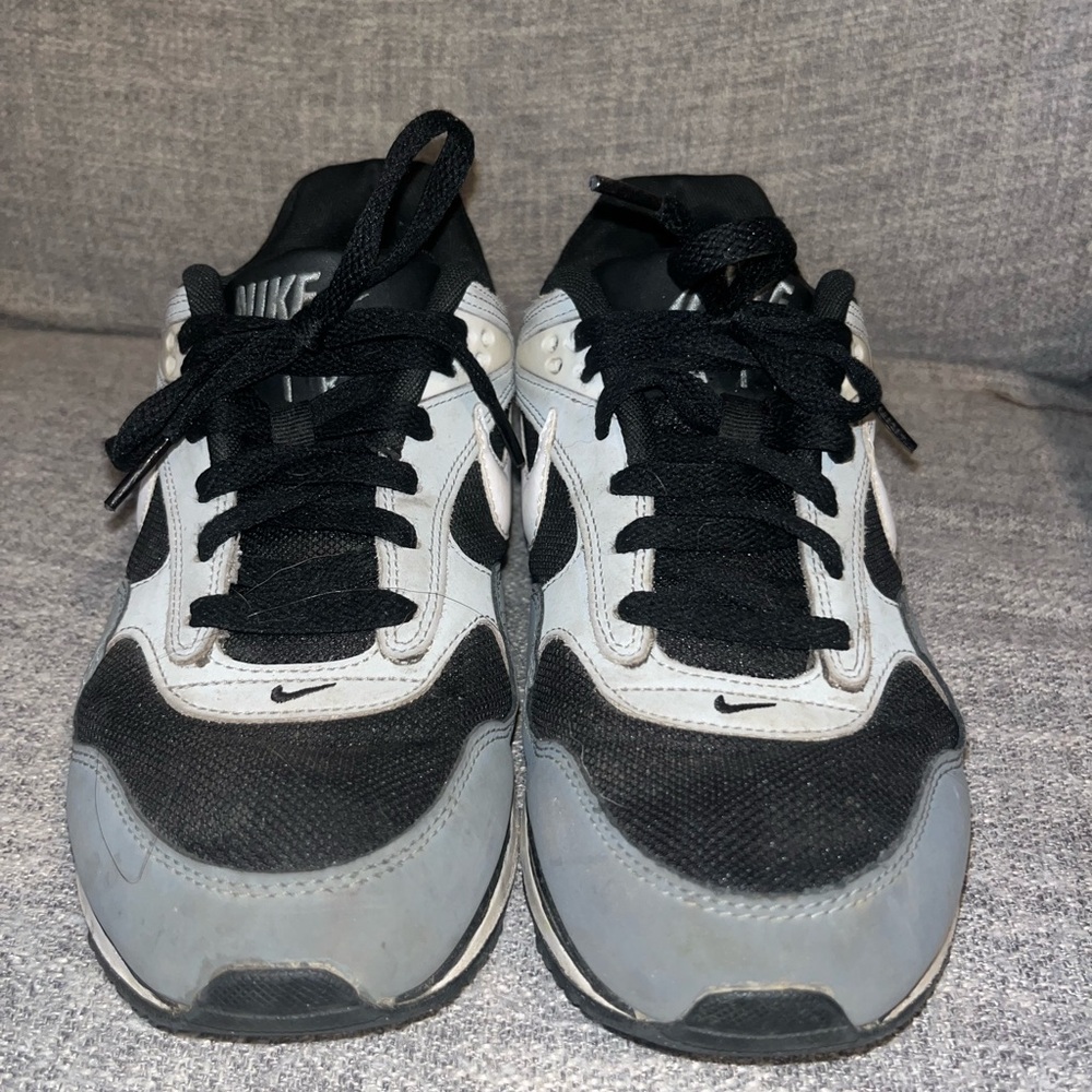 Nike Men's Black and White Sneakers